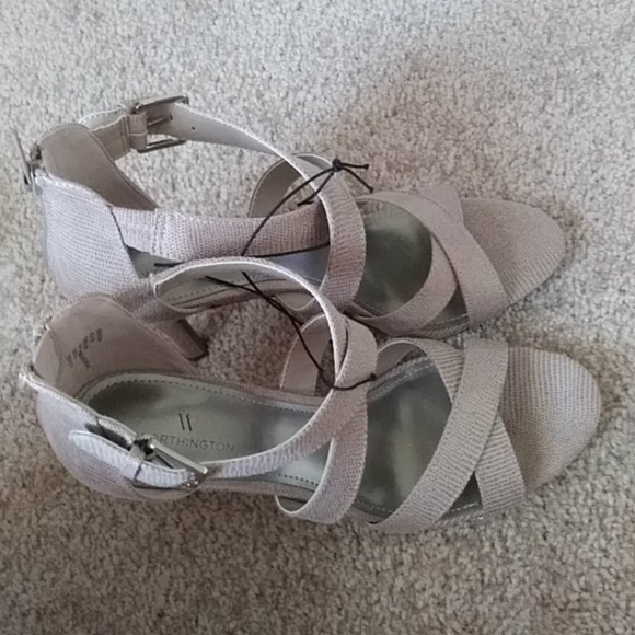 Shoe - Picture 5 of 8